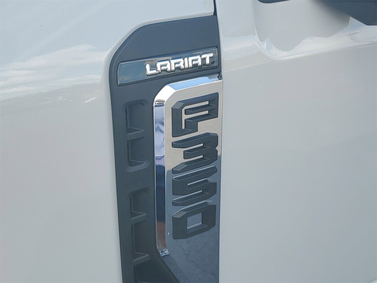 2026 Ford F-350SD Lariat DRW